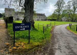 Aluminium Post Mounted Signage Entrance Sign With Arrow for Forde Abbey House & Gardens
