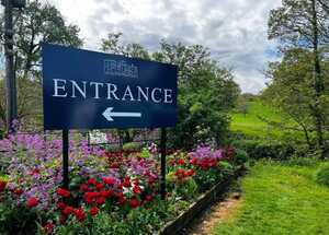 Aluminium Post Mounted Signage Entrance Sign With Arrow for Forde Abbey House & Gardens