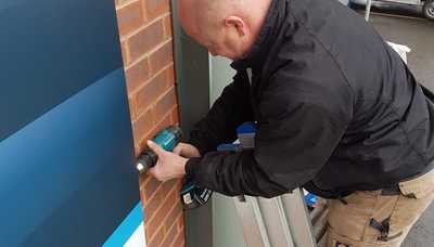 Sign Installation for Top Gear