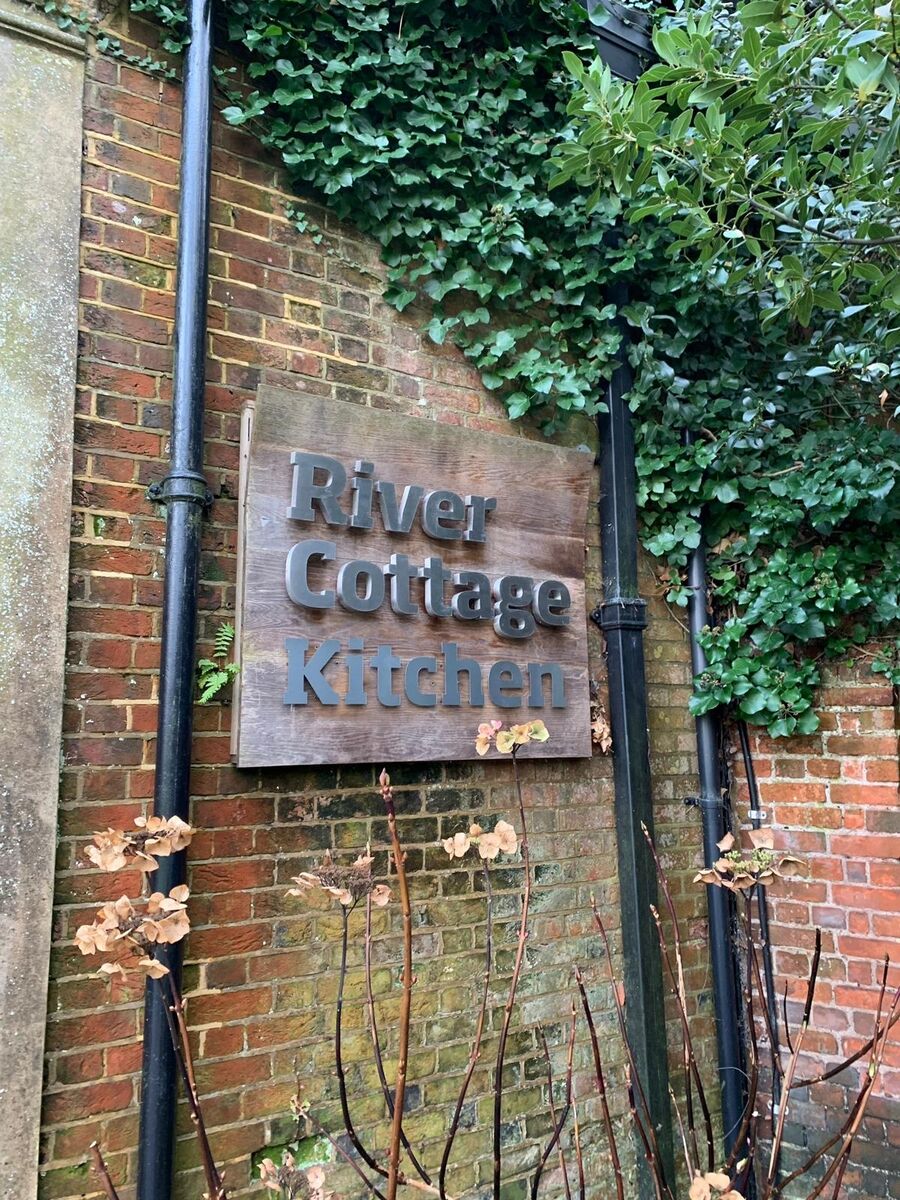 river-cottage-signs-in-winchester-being-installed-31482033.jpg