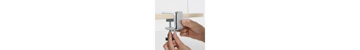 edge_clamp_adjustment_for_screen_thickness.jpg