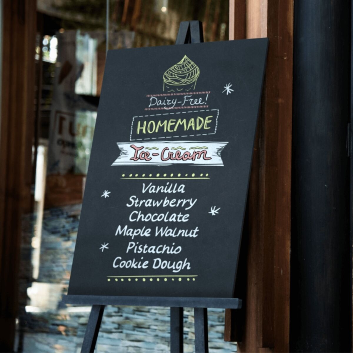 Black Easel with Chalkboard.png