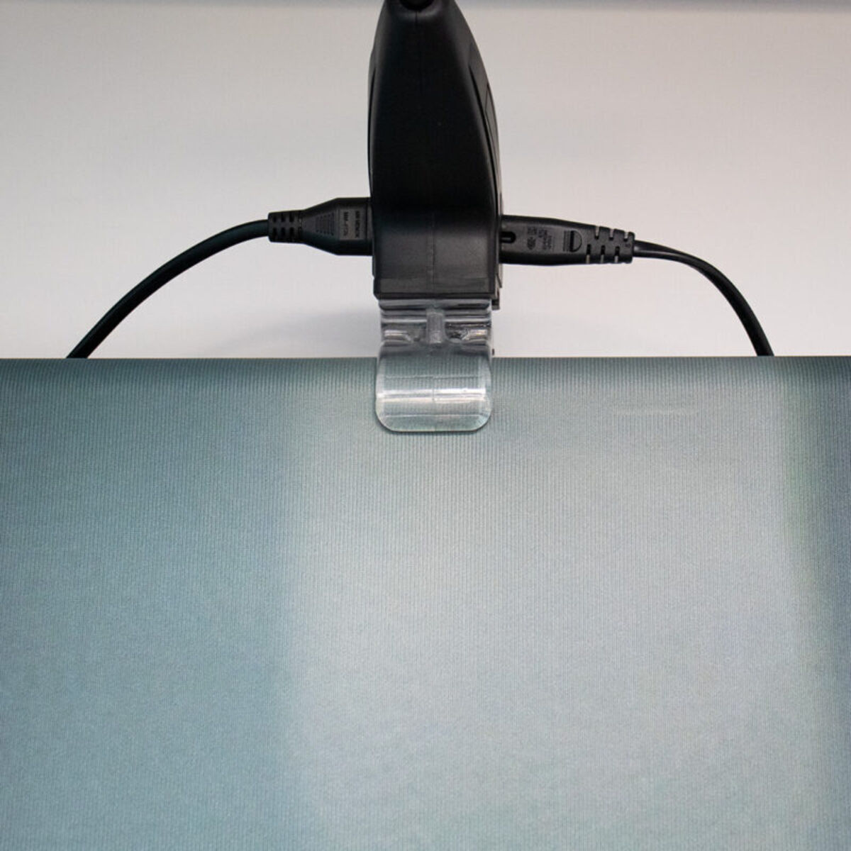 Clear-bracket-on-tube-web-4-800x800.jpg