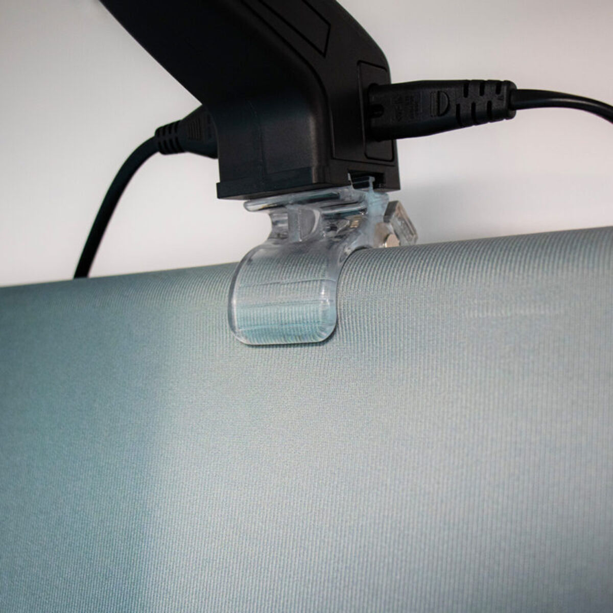 Clear-bracket-on-tube-web-2-800x800.jpg