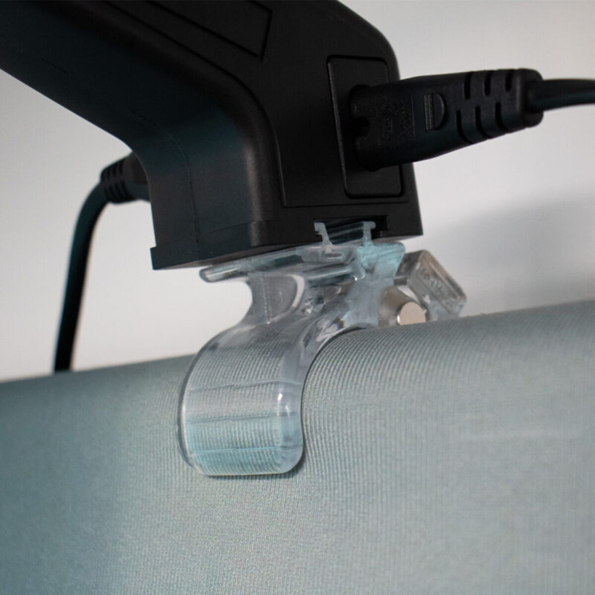 Clear-bracket-on-tube-web-800x800.jpg