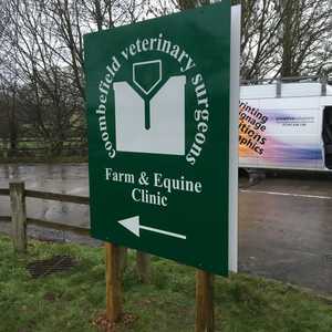 Coombefield Vets Signage