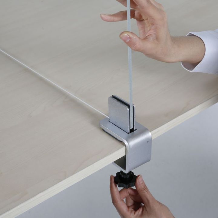 midway_clamp_adjusts_to_table_thickness.jpg