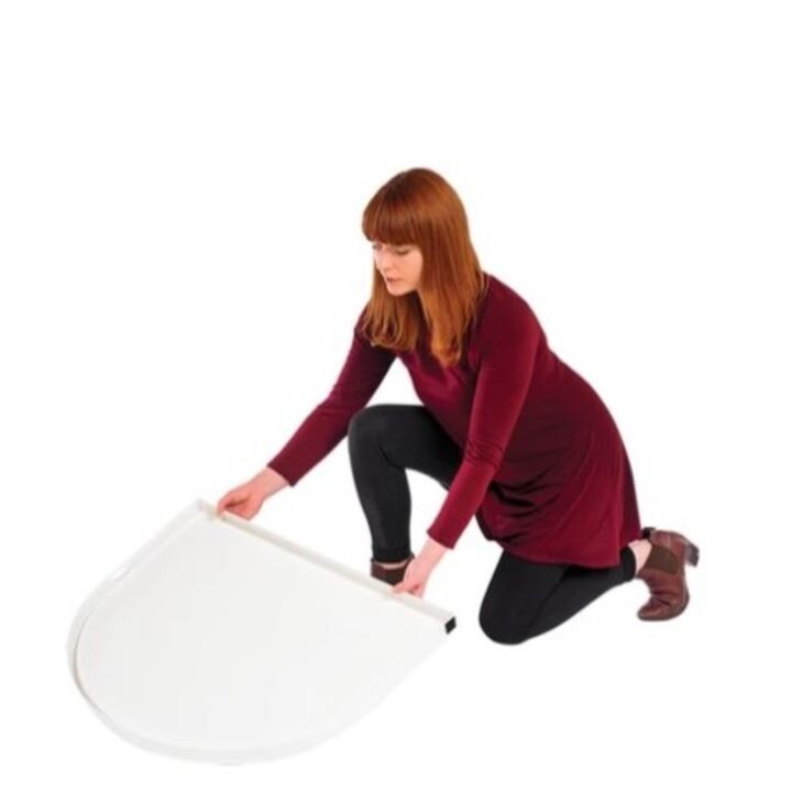 Lady starting to assemble the Rapido with the bottom of the promotional display counter..jpg