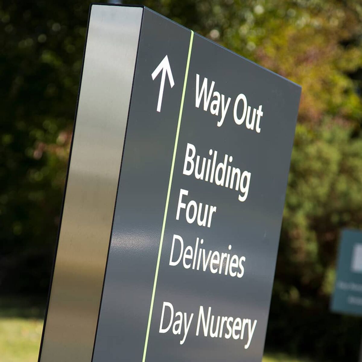 monolith_totem_exterior_signage_signs_wayfinding_signbox_d.jpg