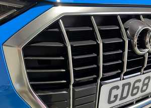 Blue Audi Q3 Close Up Grill - Before Dechroming