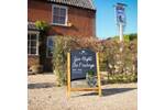 woodworkz_chalk_a-board_outside_pub_showing_gin_night_artwork_2.jpg